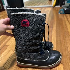 Sorel Black and Gray Patterned Boots
